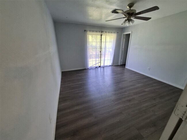 Foto del edificio - 12335 Roy Rd