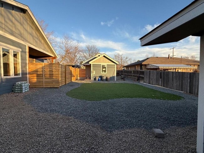 Foto del edificio - 6175 N Lamar St