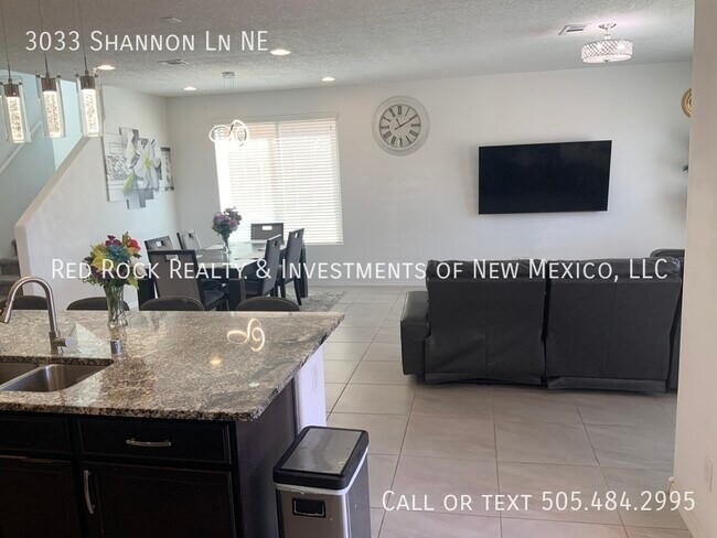 Foto del edificio - 3033 Shannon Ln NE