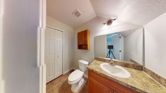 Building Photo - 2/1.5 TOWNHOUSE IN WINTER PARK!!    *Water...
