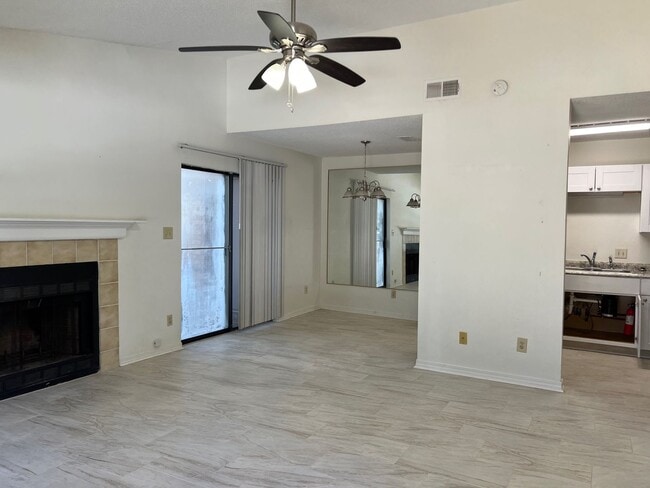 Building Photo - 4446 Bellview Ave