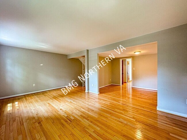 Foto del edificio - 566 Windover Ave NW