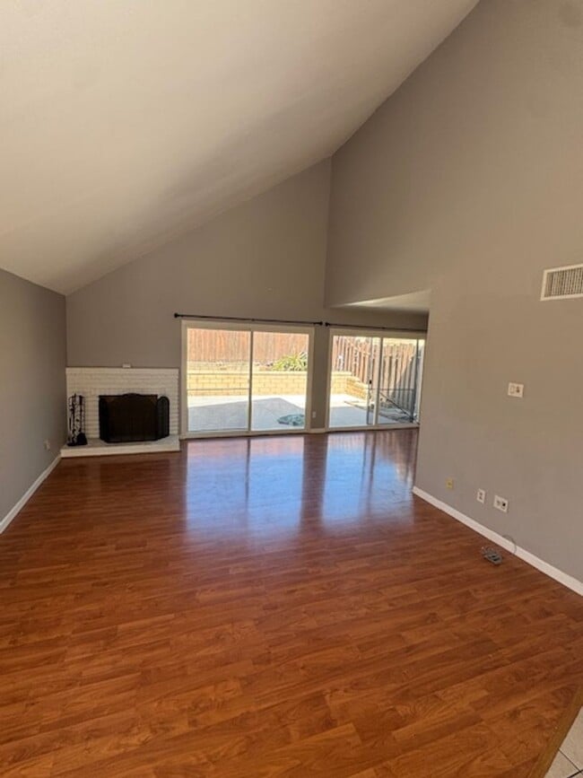 Building Photo - Conveniently located home featuring 2 main bedrooms!