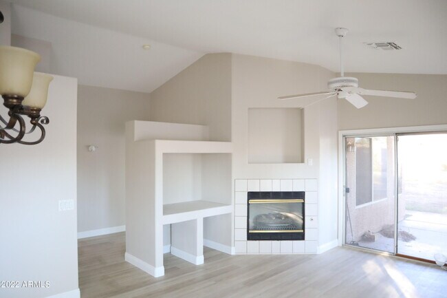 Foto del edificio - 1551 N Racine Ct