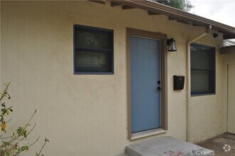 Building Photo - 122 S Buena Vista St