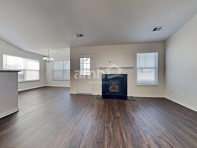 Building Photo - 129 Charlesfort Way