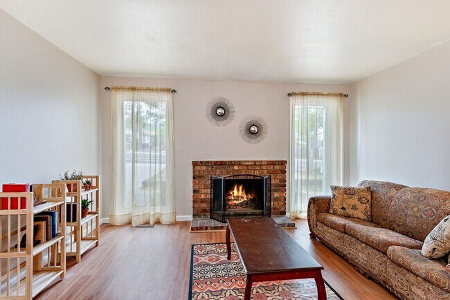 Foto del edificio - Three bed, Two bath home | Available Novem...