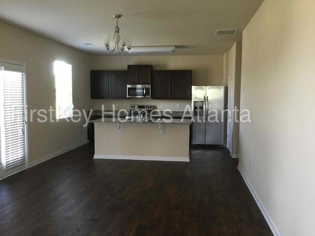 Building Photo - 440 Lake Ridge Ln