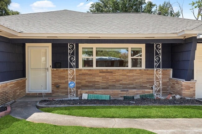 Photo - 1802 Turnpike Road Unit House