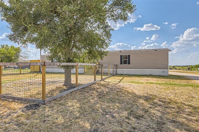 Foto del edificio - 517 Crossroads Dr