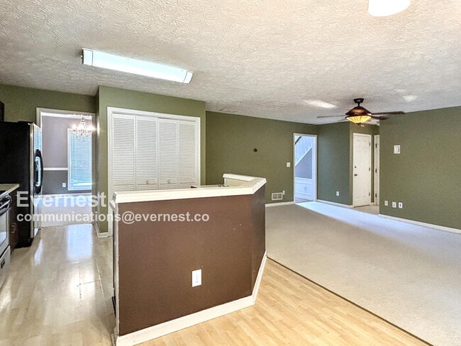 Building Photo - 4010 Birchwood Cove