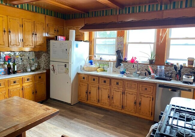 Building Photo - 27 Upland Rd