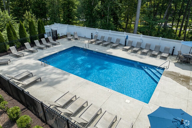 Pool - The Cove at Gateway Commons