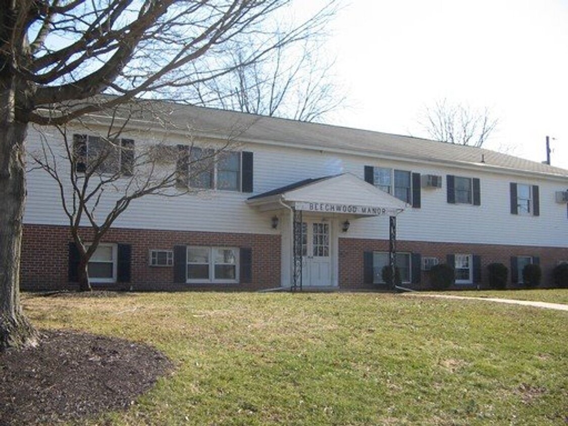 Primary Photo - 700-702 E Willow St