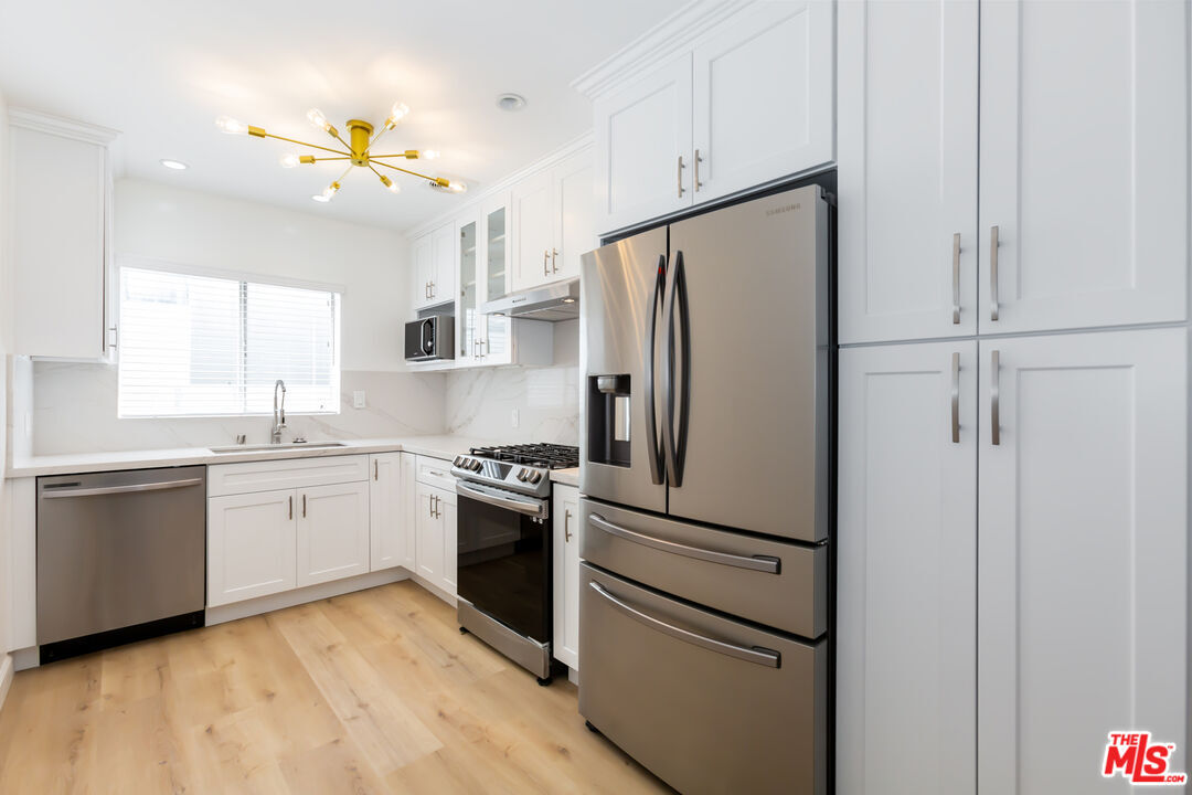 Foto principal - 1268 N Sweetzer Ave