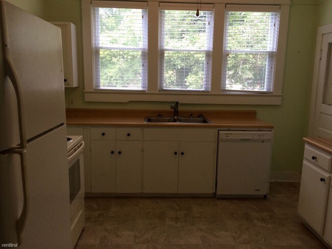 Foto del edificio - 3 br, 1 bath House - 440 W 9th St