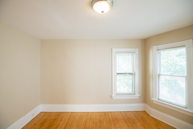 Foto del edificio - 2728 N Murray Ave