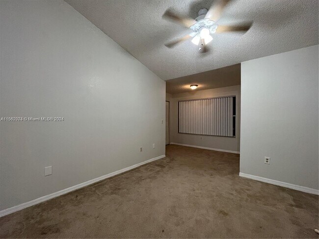 Foto del edificio - 1401 Village Blvd
