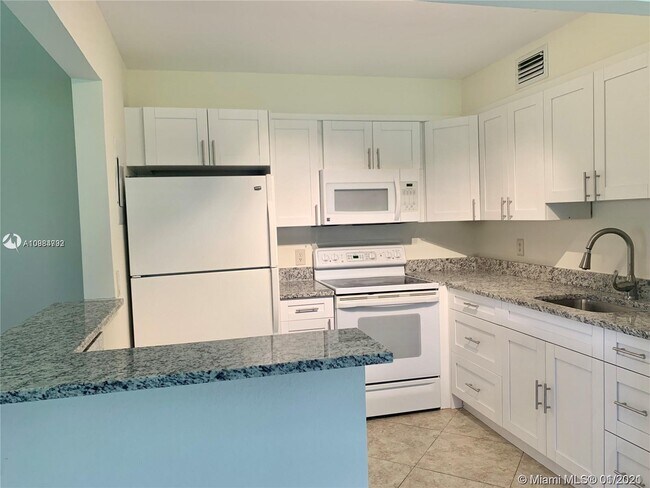 Building Photo - 486 Saxony Dr