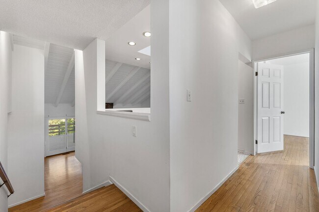 Foto del edificio - Beautiful 3-Bedroom, 2-Bathroom Home in a Peaceful Neighborhood