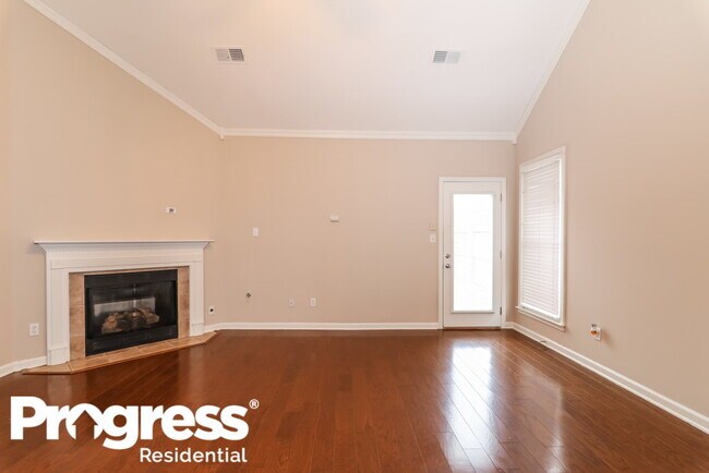 Building Photo - 7490 Crystal Lake Dr