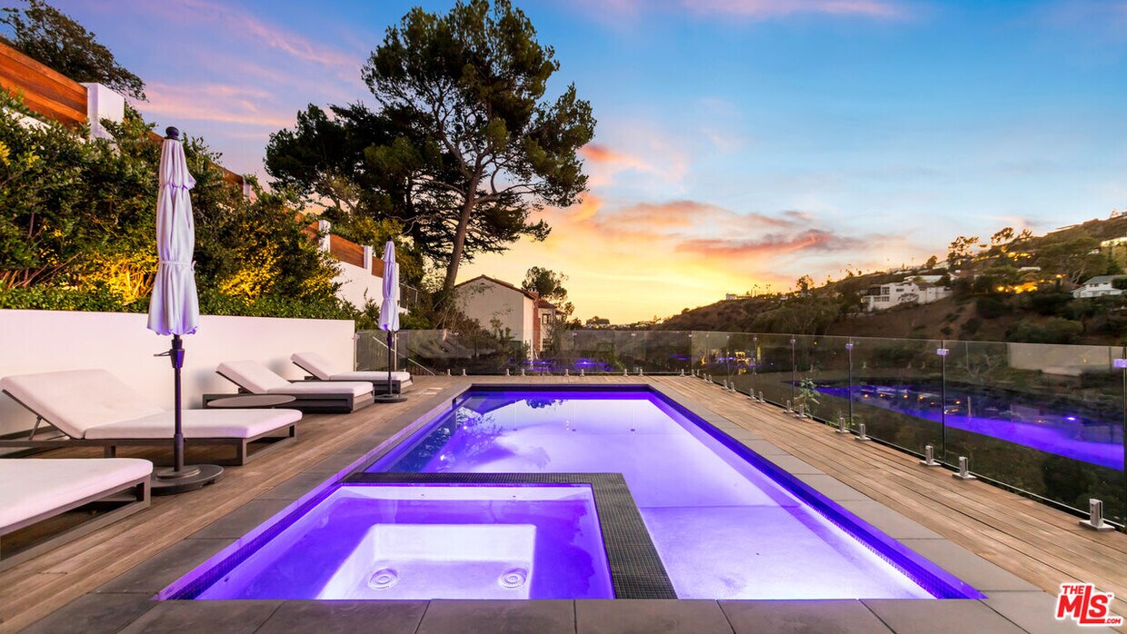 Foto principal - 2535 Nichols Canyon Rd