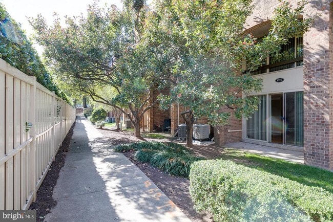 Building Photo - 1775 S Hayes St