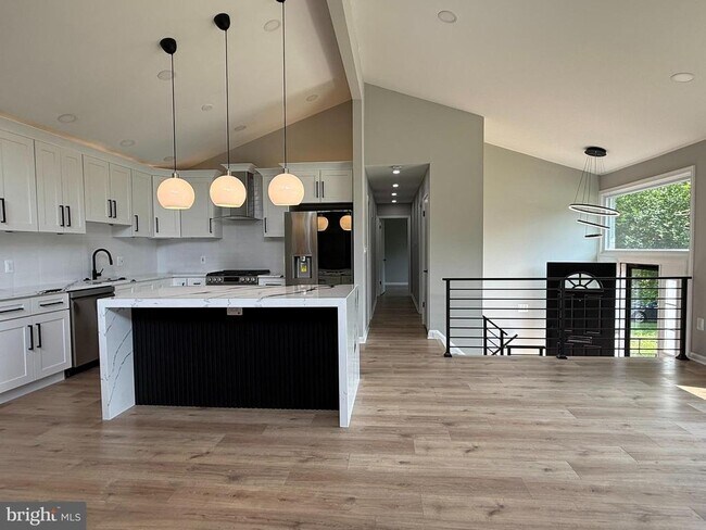 Foto del edificio - 5507 Kings Park Dr