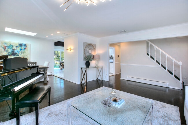 Building Photo - 19 Woodchuck Ct