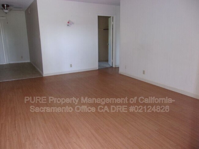 Foto del edificio - 2642 Waterton Way