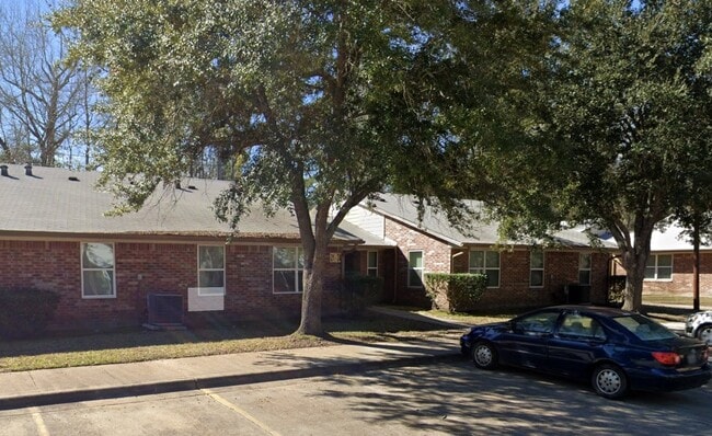 Building Photo - 1001 Charlsie Ave