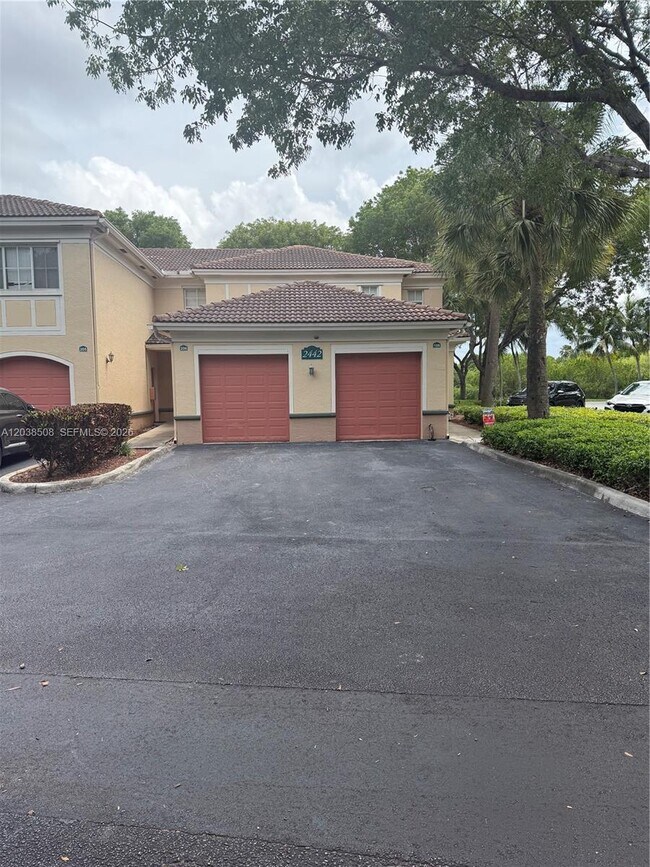 Foto del edificio - 2442 Centergate Dr