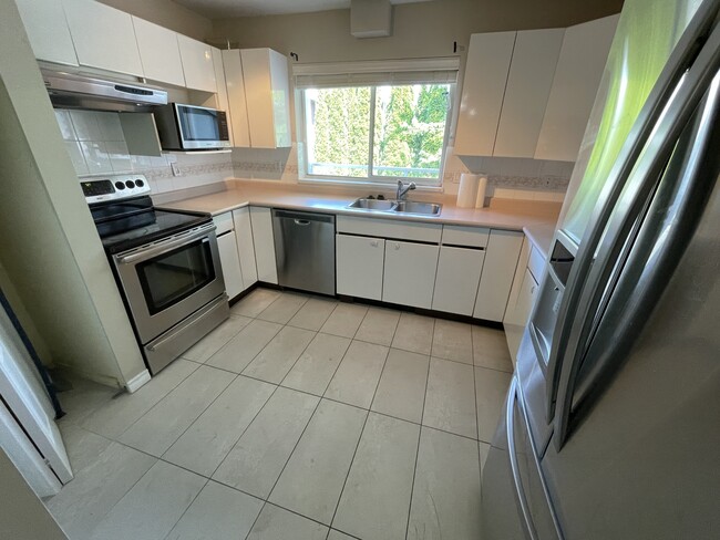 Building Photo - 3238 Quebec St