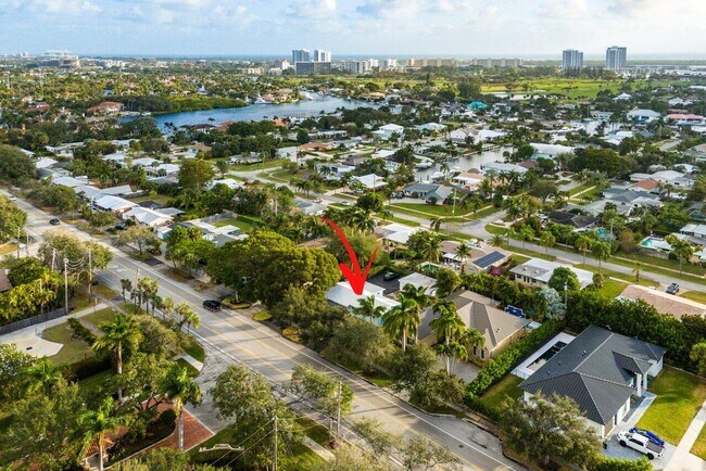 Foto del edificio - 908 Prosperity Farms Rd