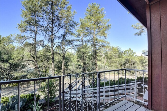 Foto del edificio - 2 Bed + possible 3rd, 2 Bath Home Close to...