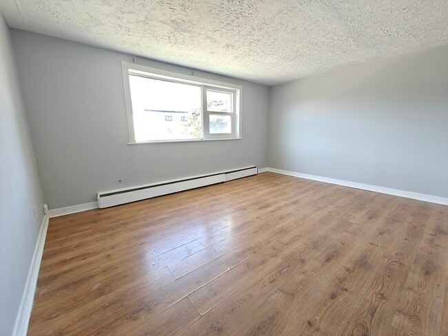 Building Photo - 105 Pinecrest Dr