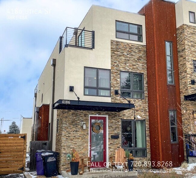 Building Photo - Stunning 3 Bedroom Town Home With Custom W...