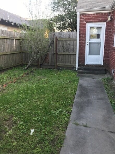 Foto del edificio - 4625 Bell St