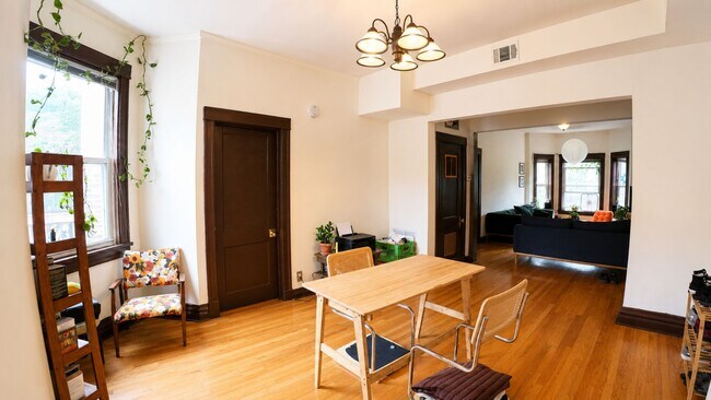 Foto del edificio - 1336 W Farwell Ave