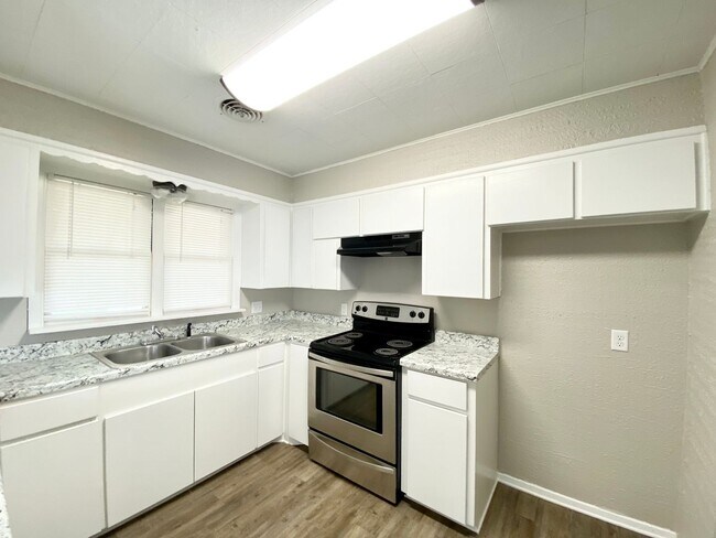 Foto del edificio - Newly remodeled 3 bedroom 2 bath in Colleg...