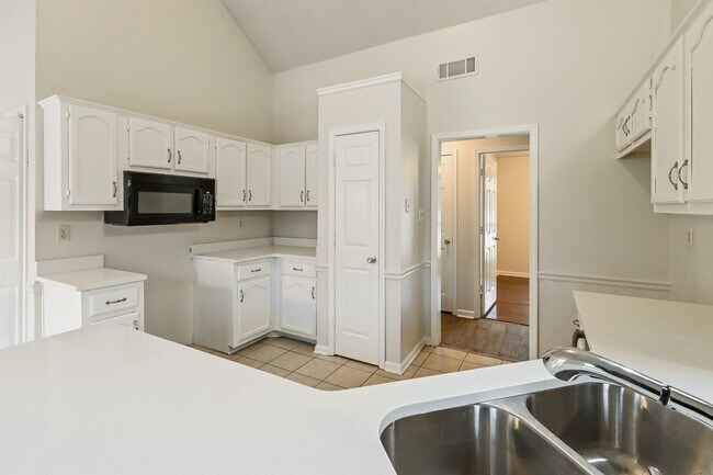 Building Photo - 3811 Westridge Dr