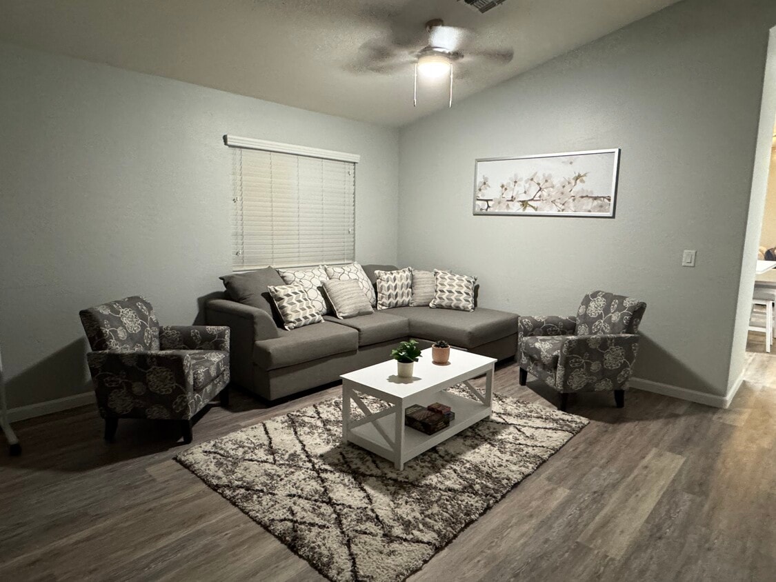 Foto principal - 23237 W Yavapai St