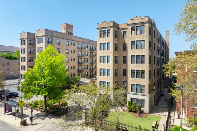 Primario - Buena Terrace - 4242 N Sheridan Rd