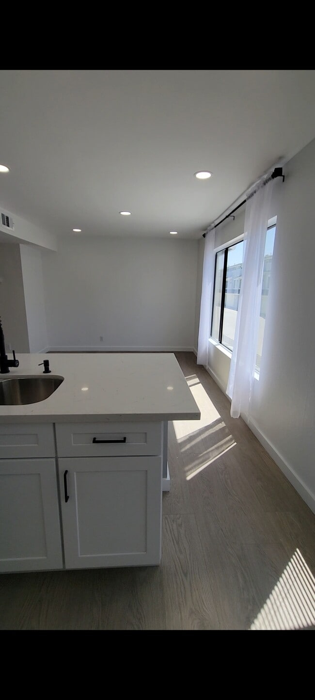 Kitchen 2 - 1435 W Village Ln