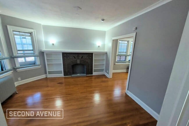 Building Photo - 7114 S Claremont Ave