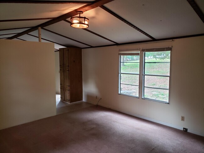 Building Photo - 104 Ransdell Ln