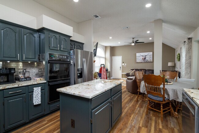 Building Photo - 3410 Los Alamos Ln