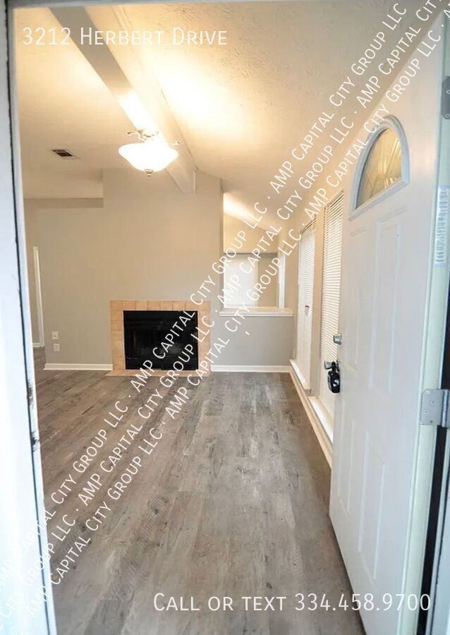 Foto del edificio - 3212 Herbert Dr