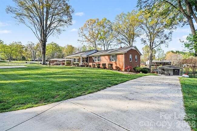 Foto del edificio - 113 Suncrest Rd