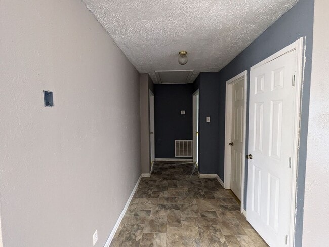 Building Photo - 12843-12849 Hamshire Rd